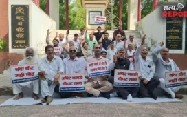 अयोध्या में कांग्रेस नेताओं की गिरफ्तारी के विरोध में कानपुर में सत्याग्रह, गांधी प्रतिमा पर जताया विरोध