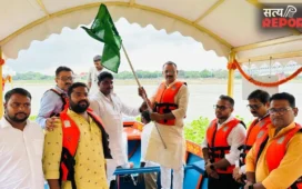 वाराणसी बना क्लीन वॉटर ट्रांसपोर्ट का मॉडल; नमो घाट पर महापौर ने पांच इलेक्ट्रिक नौकाओं को दिखाई हरी झंडी