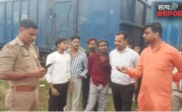 फर्रुखाबाद रेलवे स्टेशन पर ट्रैक के बीच बनी मजार हटाई गई, दो साल बाद खुला स्टेशन विस्तार का रास्ता फर्रुखाबाद रेलवे स्टेशन पर ट्रैक के बीच बनी मजार हटाई गई, दो साल बाद खुला स्टेशन विस्तार का रास्ता
