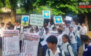 Fatehpur Student Protest: चंदा जुटाकर 300 रुपये में तैयार कराए गए बैनर, अब शासन को भेजी जाएगी जांच रिपोर्ट Fatehpur Student Protest: चंदा जुटाकर 300 रुपये में तैयार कराए गए बैनर, अब शासन को भेजी जाएगी जांच रिपोर्ट