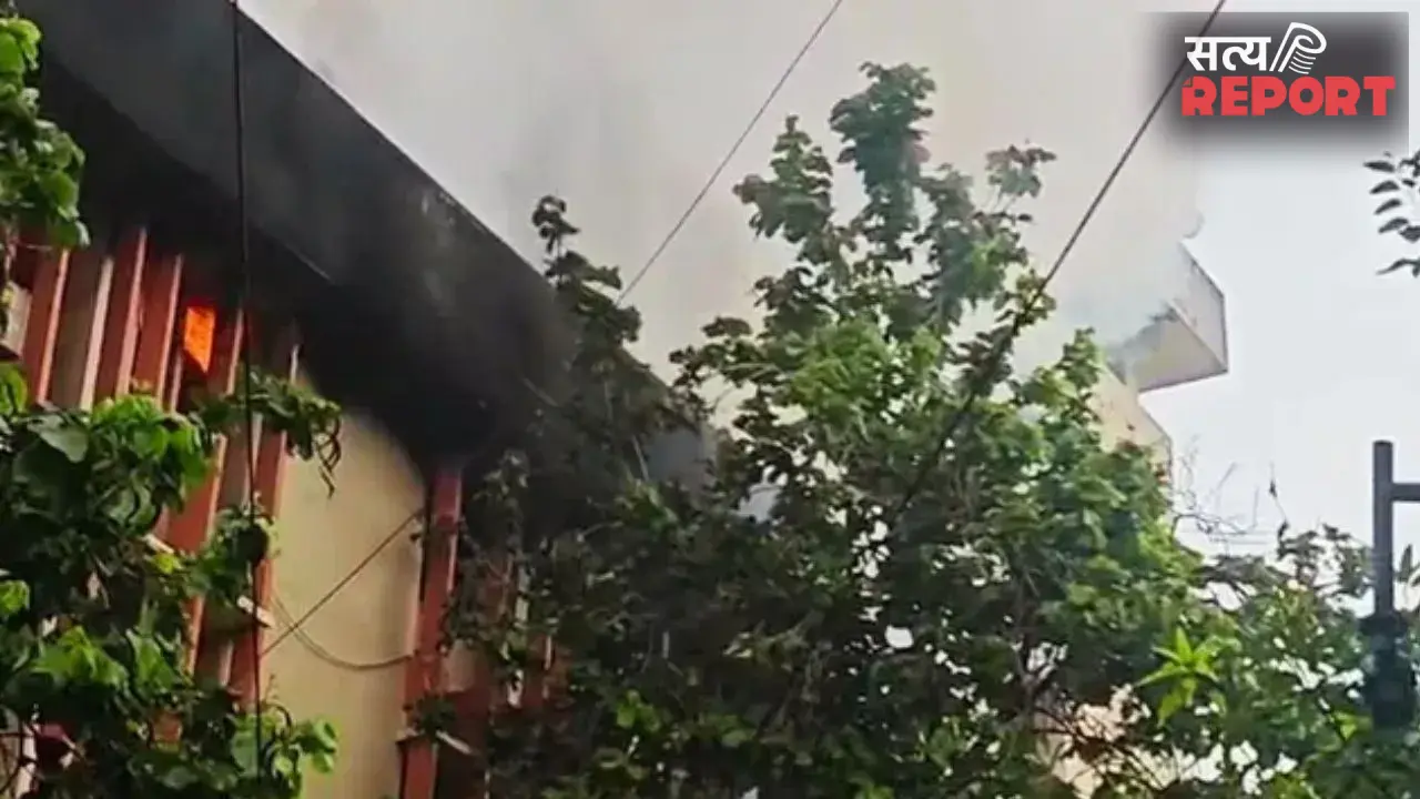 लखनऊ के जवाहर भवन में भीषण आग; रसद विभाग के कार्यालय में मची अफरा-तफरी, तीसरी मंजिल से उठे धुएं के गुबार