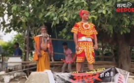 यमुना प्रदूषण के खिलाफ अनोखा आंदोलन, बिहार घाट पर हनुमान स्वरूप धारण कर आमरण अनशन पर बैठे समाजसेवी दीपक शर्मा
