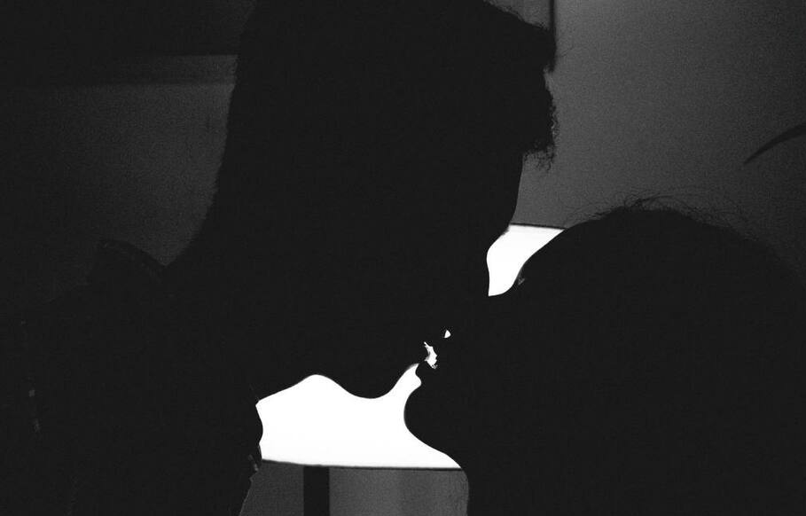 Kissing Health Risks: पार्टनर को किस करने से पहले जरूर जानें ये बातें, वरना बढ़ सकता है संक्रमण का खतरा.. Kissing Health Risks: पार्टनर को किस करने से पहले जरूर जानें ये बातें, वरना बढ़ सकता है संक्रमण का खतरा..