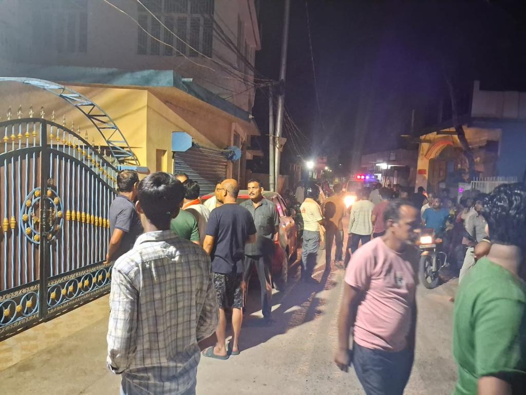 मुजफ्फरपुर में खौफनाक वारदात! रिटायर्ड बैंक कर्मी और पत्नी की हत्या, इलाके में मची सनसनी.. मुजफ्फरपुर में खौफनाक वारदात! रिटायर्ड बैंक कर्मी और पत्नी की हत्या, इलाके में मची सनसनी..