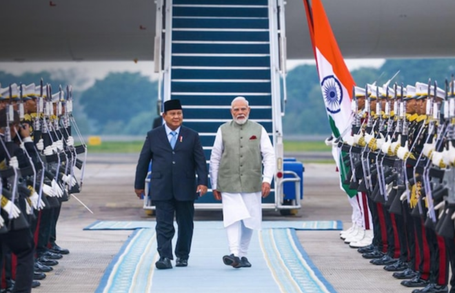 इंडोनेशिया दौरे पर पीएम मोदी, ब्रह्मोस से लेकर UPI तक क्या होंगे बड़े समझौते? राजदूत ने खोले पत्ते.. इंडोनेशिया दौरे पर पीएम मोदी, ब्रह्मोस से लेकर UPI तक क्या होंगे बड़े समझौते? राजदूत ने खोले पत्ते..