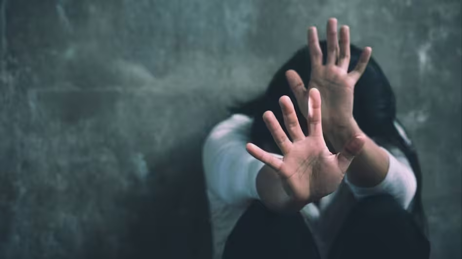 हैदराबाद में कैब सफर बना खौफनाक! एयरलाइन कर्मचारी से दुष्कर्म का आरोप, ड्राइवर गिरफ्तार.. हैदराबाद में कैब सफर बना खौफनाक! एयरलाइन कर्मचारी से दुष्कर्म का आरोप, ड्राइवर गिरफ्तार..