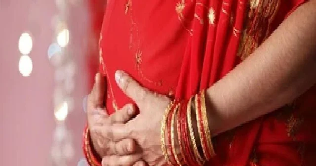 पता नहीं किसका बच्चा….5 महीने की गर्भवती विवाहिता ने पति को छोड़ प्रेमी से रचाई शादी, फिर पति ने जो कहा पता नहीं किसका बच्चा….5 महीने की गर्भवती विवाहिता ने पति को छोड़ प्रेमी से रचाई शादी, फिर पति ने जो कहा