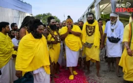 गुरु पूर्णिमा पर प्रेमानंद महाराज का भव्य स्वागत; गुलाब की पंखुड़ियों से सजा मार्ग, राधे-राधे से गूंजा वृंदावन