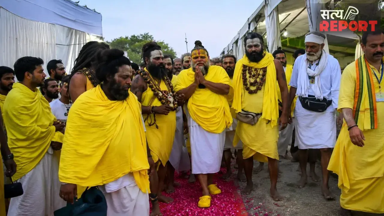 गुरु पूर्णिमा पर प्रेमानंद महाराज का भव्य स्वागत; गुलाब की पंखुड़ियों से सजा मार्ग, राधे-राधे से गूंजा वृंदावन