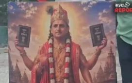 अखिलेश के जन्मदिन पर नया सियासी पोस्टर; श्रीकृष्ण के रूप में दिखे सपा प्रमुख, हाथ में संविधान ने बढ़ाई राजनीति