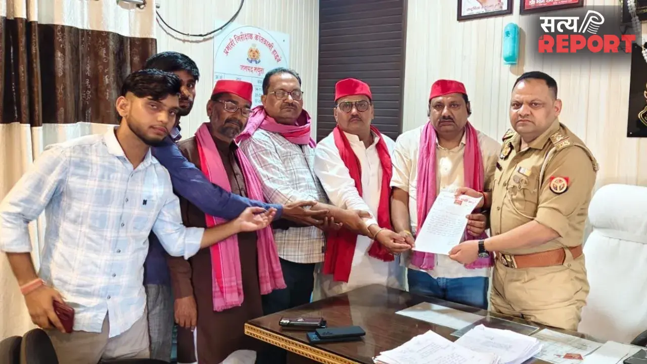 यूपी में सपा के खिलाफ पोस्टर वार से गरमाई सियासत, राम मंदिर और पुराने बयानों को लेकर कई जिलों में लगे होर्डिंग