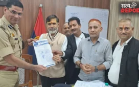 Varanasi: अधिवक्ताओं का ज्ञापन, विपक्षी नेताओं पर राष्ट्रीय सुरक्षा कानून के तहत कार्रवाई और NIA जांच की मांग