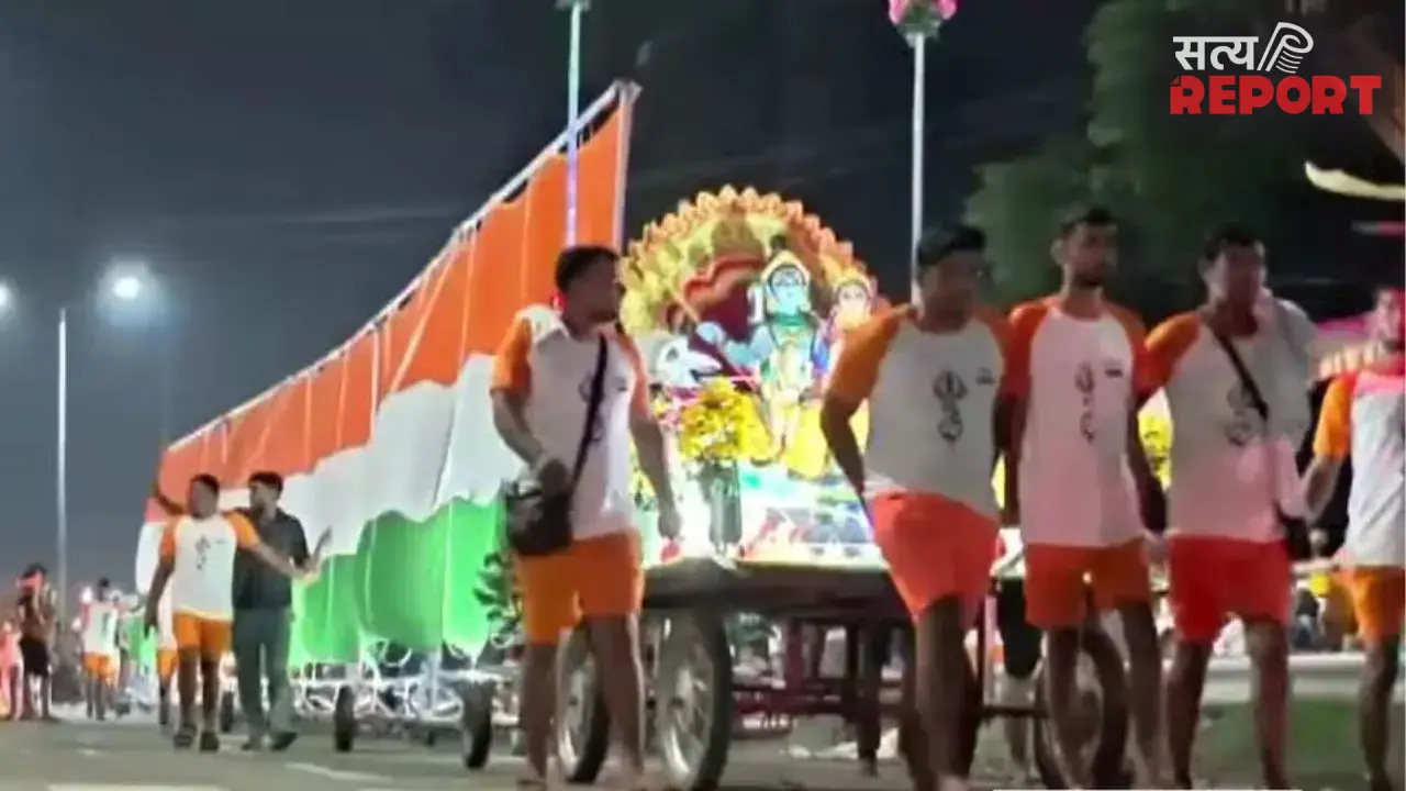 मुजफ्फरनगर में उमड़ा देशभक्ति का सैलाब, 21 शिवभक्तों ने उठाई 221 फीट लंबी तिरंगा कांवड़