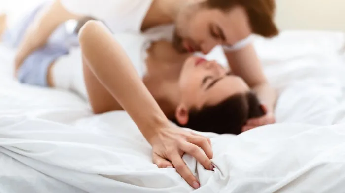 क्या रिश्ते में सेक्स ज़रूरी है? जानिए प्यार, भरोसा और शारीरिक संबंधों का सही संतुलन.. क्या रिश्ते में सेक्स ज़रूरी है? जानिए प्यार, भरोसा और शारीरिक संबंधों का सही संतुलन..