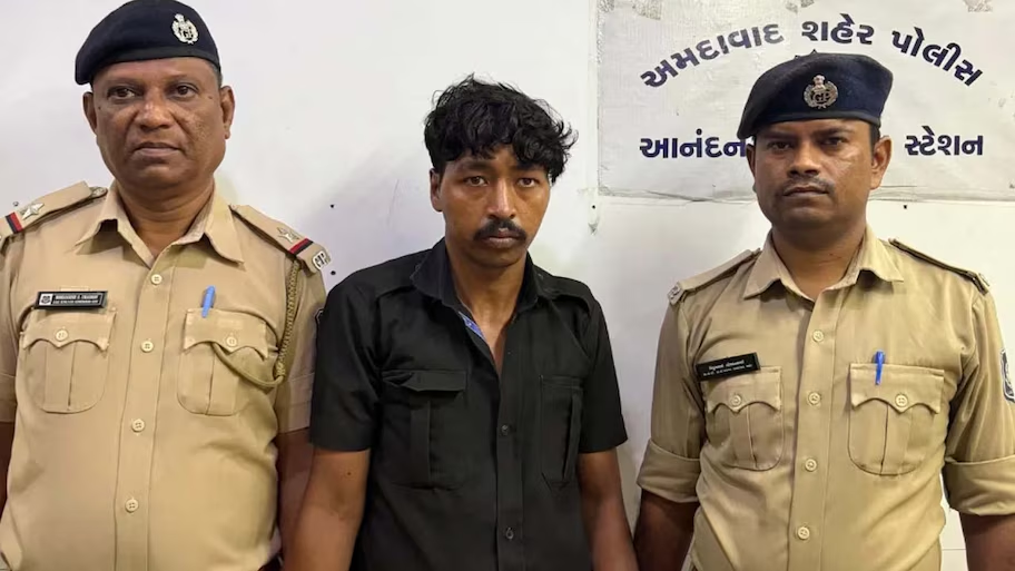 सोसाइटी की छत पर महिला से दुष्कर्म का आरोप, 4 दिन पहले नौकरी पर आए सिक्योरिटी गार्ड को पुलिस ने किया गिरफ्तार.. सोसाइटी की छत पर महिला से दुष्कर्म का आरोप, 4 दिन पहले नौकरी पर आए सिक्योरिटी गार्ड को पुलिस ने किया गिरफ्तार..