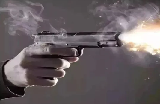 गर्लफ्रेंड के विवाद में छात्र के घर पर चढ़कर ताबड़तोड़ की फायरिंग, उससे दोस्ती करने को लेकर छात्र से हुआ था विवाद..