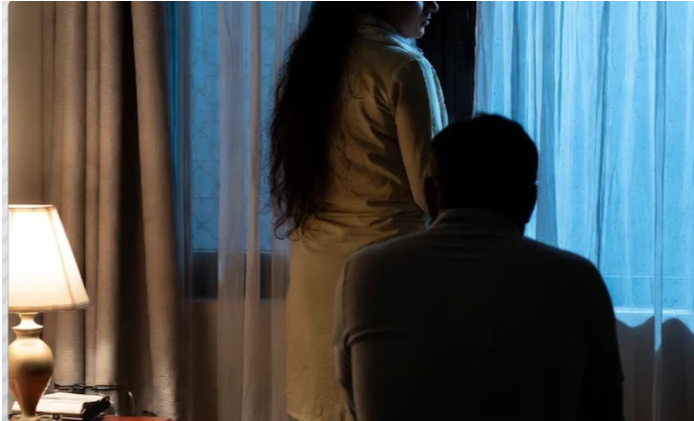 शादी हुई, लेकिन नहीं मनी सुहागरात! नवविवाहिता की कहानी सुनकर लोग रह गए दंग.. शादी हुई, लेकिन नहीं मनी सुहागरात! नवविवाहिता की कहानी सुनकर लोग रह गए दंग..