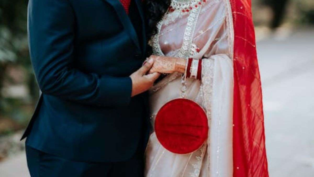 समधी संग भागी पत्नी, अगले दिन जंगल में मिला पति का शव; रिश्तों की ऐसी उलझी कहानी कि पुलिस भी रह गई हैरान..