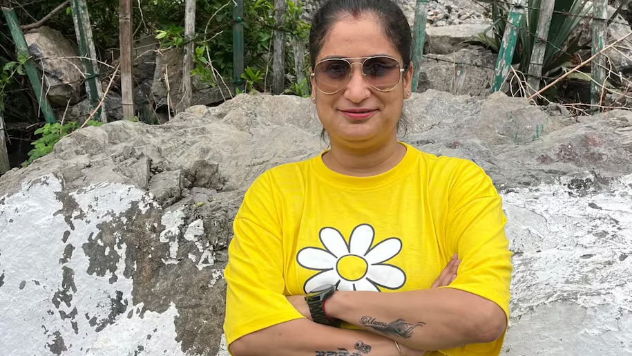 टेम्पो से आया, बैंक के बाहर की बातचीत… फिर अचानक मानस ने कर दी कर्मचारी दिव्या मिश्रा पर फायरिंग, नहीं बची जान..