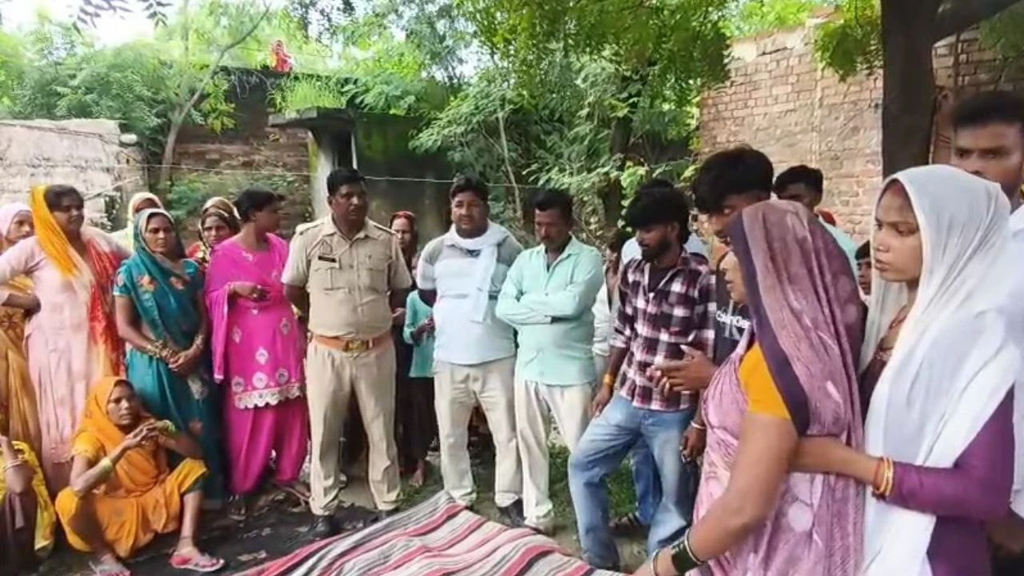 ​​​​‘मम्मी अब नहीं बोलेगी?’ मां की लाश के पास चीखती रही मासूम बेटी, चाचा पर हत्या का आरोप; अमेठी में सनसनी..