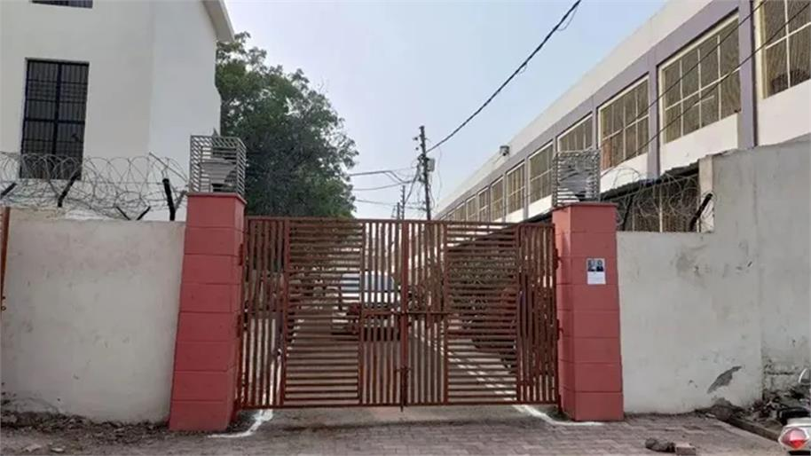  शौचालय में गईं तीन नाबालिग लड़कियां, बाहर आईं सिर्फ दो; 14 साल की बच्ची की मौत से मचा हड़कंप.. शौचालय में गईं तीन नाबालिग लड़कियां, बाहर आईं सिर्फ दो; 14 साल की बच्ची की मौत से मचा हड़कंप..