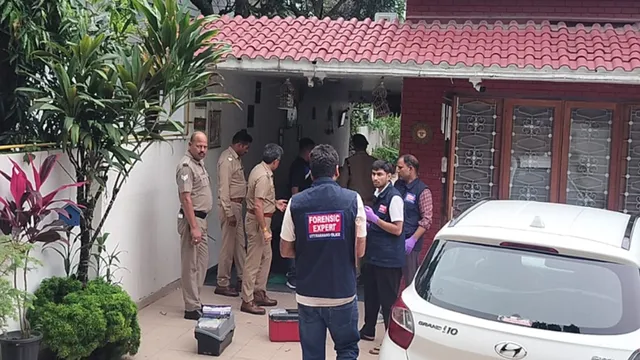  देहरादून में घरेलू विवाद ने लिया खूनी मोड़, पति ने धारदार हथियार से पत्नी की कर दी हत्या.. देहरादून में घरेलू विवाद ने लिया खूनी मोड़, पति ने धारदार हथियार से पत्नी की कर दी हत्या..