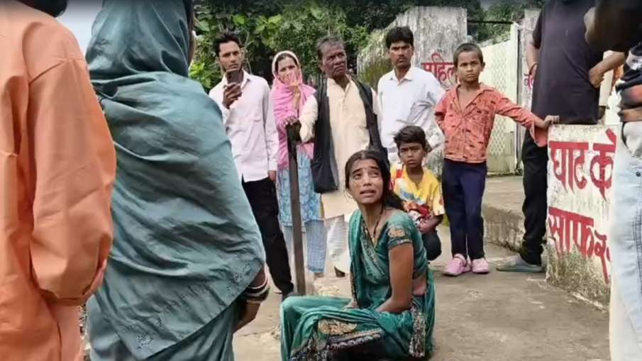 ससुराल के विवाद से परेशान महिला ने नर्मदा नदी में लगाई छलांग, युवकों की बहादुरी से बची जान.. ससुराल के विवाद से परेशान महिला ने नर्मदा नदी में लगाई छलांग, युवकों की बहादुरी से बची जान..