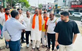 Varanasi: चितईपुर मार्ग पर कीचड़ और गड्ढों से हाहाकार, महापौर ने PWD अधिकारियों को लगाई फटकार