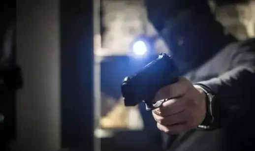 Vaishali Firing: लघुशंका के लिए सड़क किनारे रुका युवक, तभी बरसने लगीं गोलियां; पैर में लगीं 2 गोलियां.