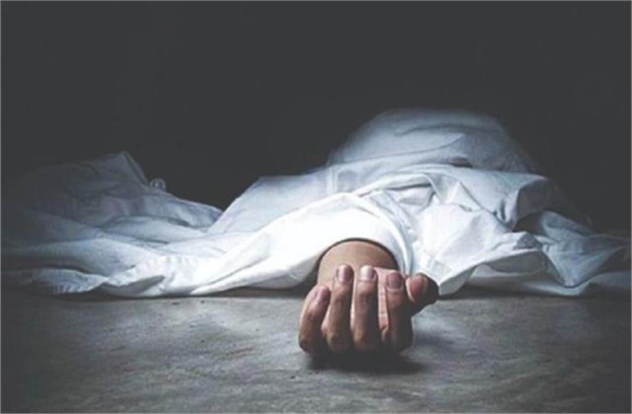 शराब के नशे में खांसी की दवा समझकर पी लिया जहरीला पदार्थ, अस्पताल में इलाज के दौरान 42 वर्षीय व्यक्ति की मौत// शराब के नशे में खांसी की दवा समझकर पी लिया जहरीला पदार्थ, अस्पताल में इलाज के दौरान 42 वर्षीय व्यक्ति की मौत//