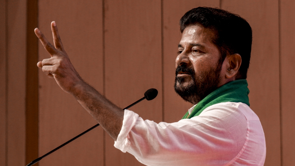 ‘शिव गरीबों के भगवान, राम अमीरों के’ रेवंत रेड्डी के बयान पर विवाद, बीजेपी ने किया पलटवार. ‘शिव गरीबों के भगवान, राम अमीरों के’ रेवंत रेड्डी के बयान पर विवाद, बीजेपी ने किया पलटवार.