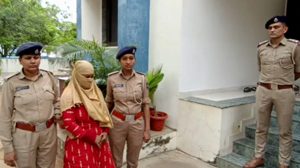 6 लाख के कर्ज से बचने के लिए मैनेजर की हत्या का आरोप. 6 लाख के कर्ज से बचने के लिए मैनेजर की हत्या का आरोप.