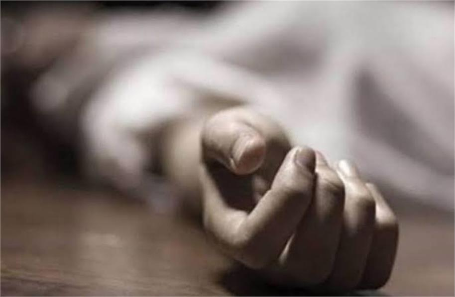 नवविवाहिता की मौत को आत्महत्या’ बताने की कोशिश का आरोप, पोस्टमार्टम के बाद पति समेत तीन गिरफ्तार.