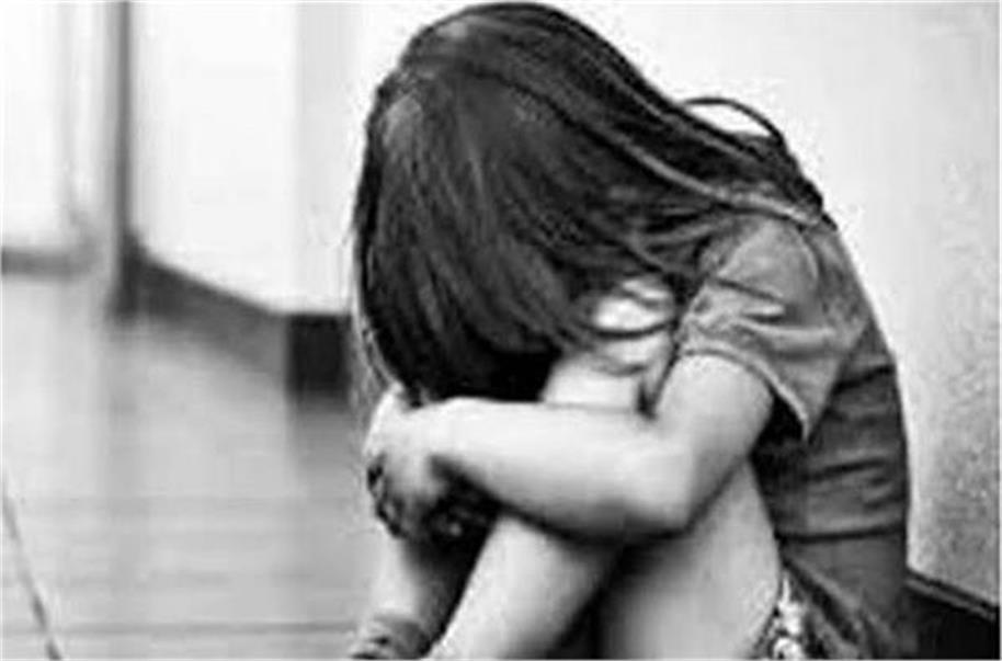 55 वर्षीय पड़ोसी की शर्मनाक करतूत! गाय को रोटी देने आई 9 वर्षीय बच्ची से की अनुचित हरकतें…विरोध करने पर मारे थप्पड़ 55 वर्षीय पड़ोसी की शर्मनाक करतूत! गाय को रोटी देने आई 9 वर्षीय बच्ची से की अनुचित हरकतें…विरोध करने पर मारे थप्पड़