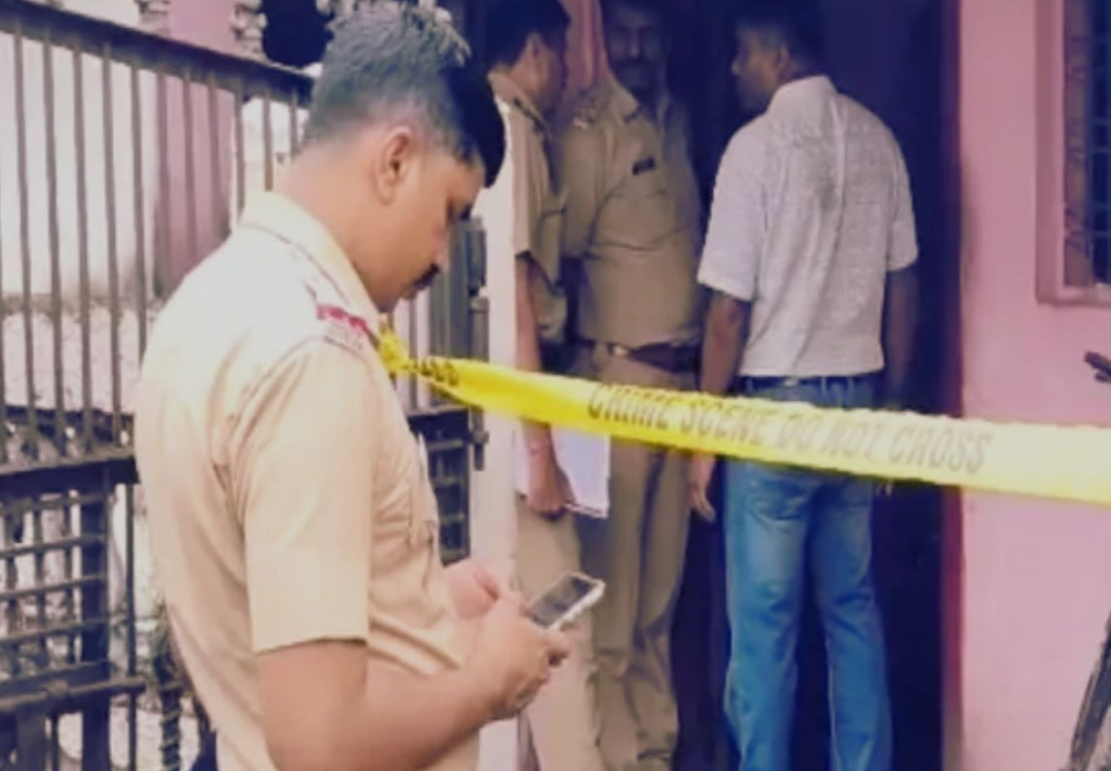 नागपुर में ससुर ने बहू की कुल्हाड़ी से हत्या की, जादू-टोने का था शक; वारदात के बाद कुएं में कूदा नागपुर में ससुर ने बहू की कुल्हाड़ी से हत्या की, जादू-टोने का था शक; वारदात के बाद कुएं में कूदा