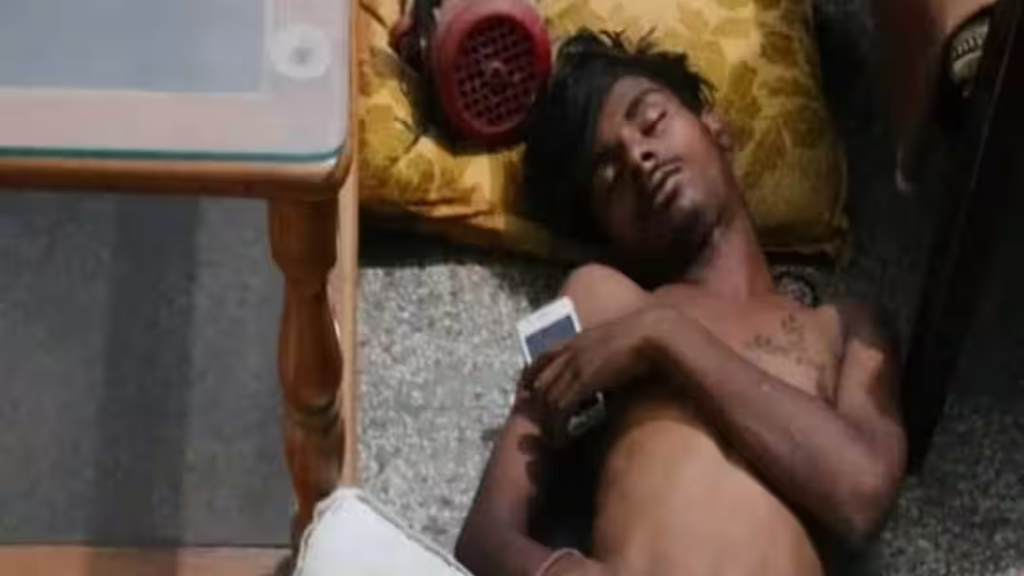 पठानकोट में चोर की अजब करतूत! इन्वर्टर-बैटरी चुराने के बाद वहीं बिछाया बिस्तर, सुबह लोगों ने देखा तो उड़ गए होश. पठानकोट में चोर की अजब करतूत! इन्वर्टर-बैटरी चुराने के बाद वहीं बिछाया बिस्तर, सुबह लोगों ने देखा तो उड़ गए होश.