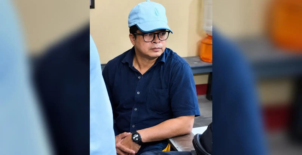 72 बैंक लॉकर काटकर करोड़ों की चोरी का आरोपी हसन चिकना गिरफ्तार, साहिबगंज स्टेशन से बंगाल पुलिस ने दबोचा 72 बैंक लॉकर काटकर करोड़ों की चोरी का आरोपी हसन चिकना गिरफ्तार, साहिबगंज स्टेशन से बंगाल पुलिस ने दबोचा