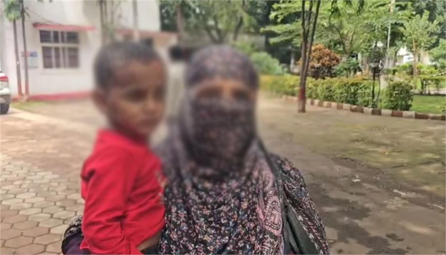 पति ने ही पत्नी का सौदा कर दिया? जान बचाकर भागी महिला पहुंची SP ऑफिस, बोली- मुझे इंसाफ और मेरे तीनों बच्चे वापस दिलाइए..