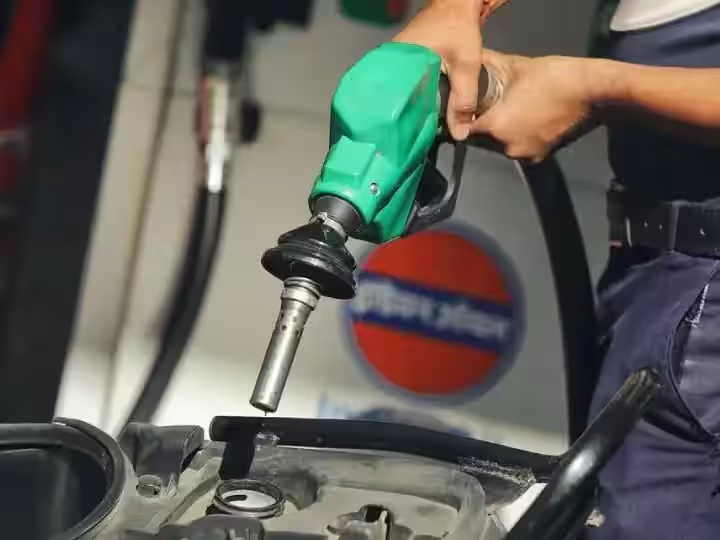फ्री पेट्रोल के कूपनों के नाम पर Fraud, खबर पढ़ चौंक जाएंगे आप.. फ्री पेट्रोल के कूपनों के नाम पर Fraud, खबर पढ़ चौंक जाएंगे आप..