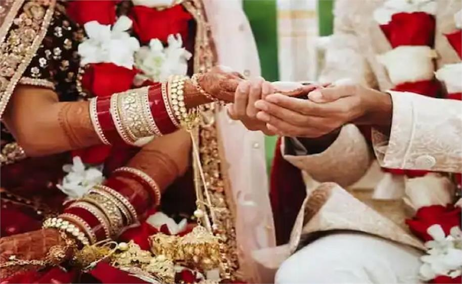 अपनी सगी बहन नहीं, फिर भी 184 बेटियों के बने भाई, 101 कन्याओं की शादी कराकर पेश की ऐसी मिसाल अपनी सगी बहन नहीं, फिर भी 184 बेटियों के बने भाई, 101 कन्याओं की शादी कराकर पेश की ऐसी मिसाल