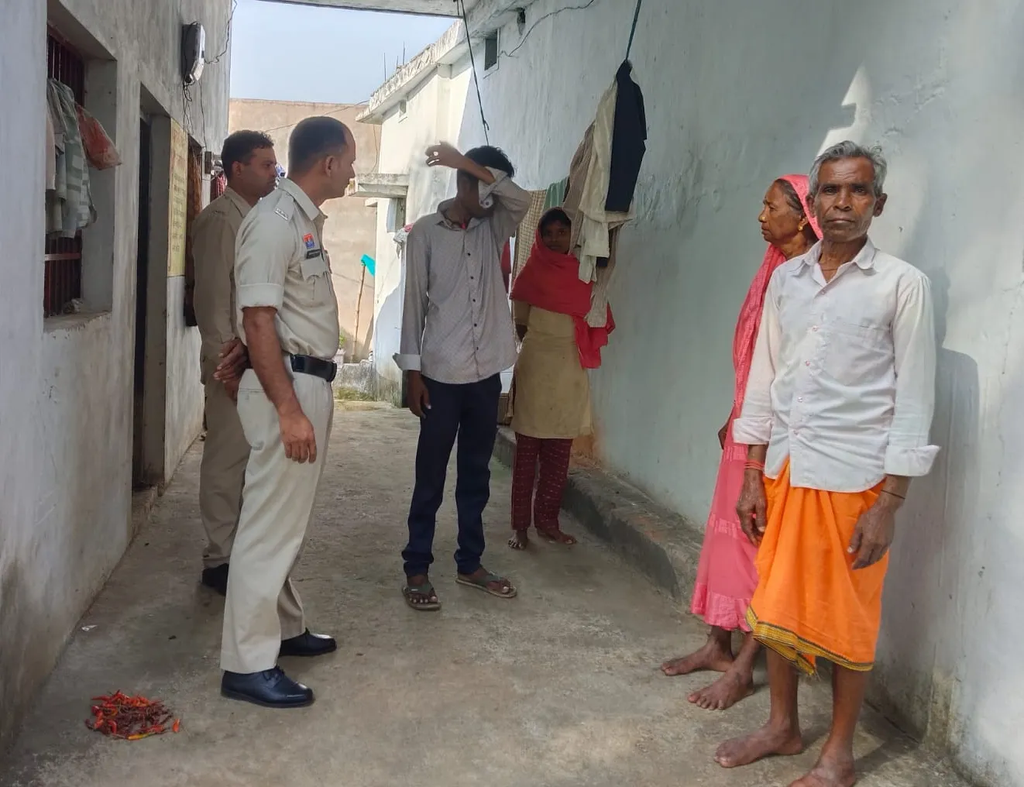 नदी में छलांग लगाने: की तैयारी कर रहा था युवक, डायल-112 ने समय रहते बचाया’ नदी में छलांग लगाने: की तैयारी कर रहा था युवक, डायल-112 ने समय रहते बचाया’