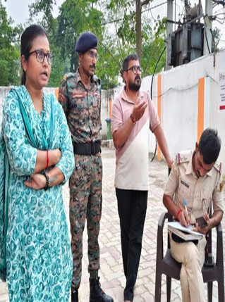 सहरसा में बंद फ्लैट का ताला टूटा, अलमारी से 25 लाख के जेवर गायब; कामवाली और गार्ड पर शक. सहरसा में बंद फ्लैट का ताला टूटा, अलमारी से 25 लाख के जेवर गायब; कामवाली और गार्ड पर शक.
