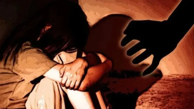 तीन दिन से लापता थी मासूम, झाड़ियों में मिला शव; पुलिस की जांच में सामने आया चौंकाने वाला सुराग तीन दिन से लापता थी मासूम, झाड़ियों में मिला शव; पुलिस की जांच में सामने आया चौंकाने वाला सुराग