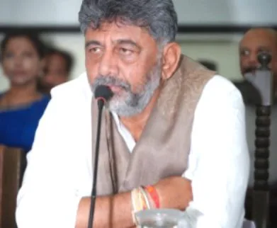 किसानों के लिए दुल्हन ढूंढने की सरकारी योजना बनाएं! मुख्यमंत्री के सामने किसान ने रखी अनोखी मांग, सुनकर मुस्कुरा पड़े डीके शिवकुमार. किसानों के लिए दुल्हन ढूंढने की सरकारी योजना बनाएं! मुख्यमंत्री के सामने किसान ने रखी अनोखी मांग, सुनकर मुस्कुरा पड़े डीके शिवकुमार.