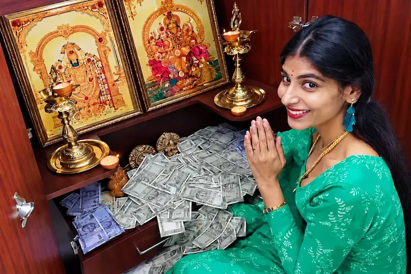 सोना और कैश दिखाना यूट्यूबर मधुमिता को पड़ा भारी! घर में 1 करोड़ की चोरी, दूसरे केस में भी FIR; परिवार समेत लापता होने की चर्चा. सोना और कैश दिखाना यूट्यूबर मधुमिता को पड़ा भारी! घर में 1 करोड़ की चोरी, दूसरे केस में भी FIR; परिवार समेत लापता होने की चर्चा.