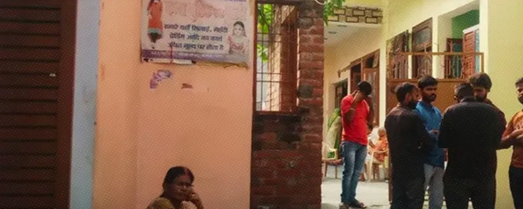 लखनऊ में डबल मर्डर से सनसनी! घर के कमरे में मिले मां-बेटी के शव, गला घोंटकर हत्या की आशंका. लखनऊ में डबल मर्डर से सनसनी! घर के कमरे में मिले मां-बेटी के शव, गला घोंटकर हत्या की आशंका.