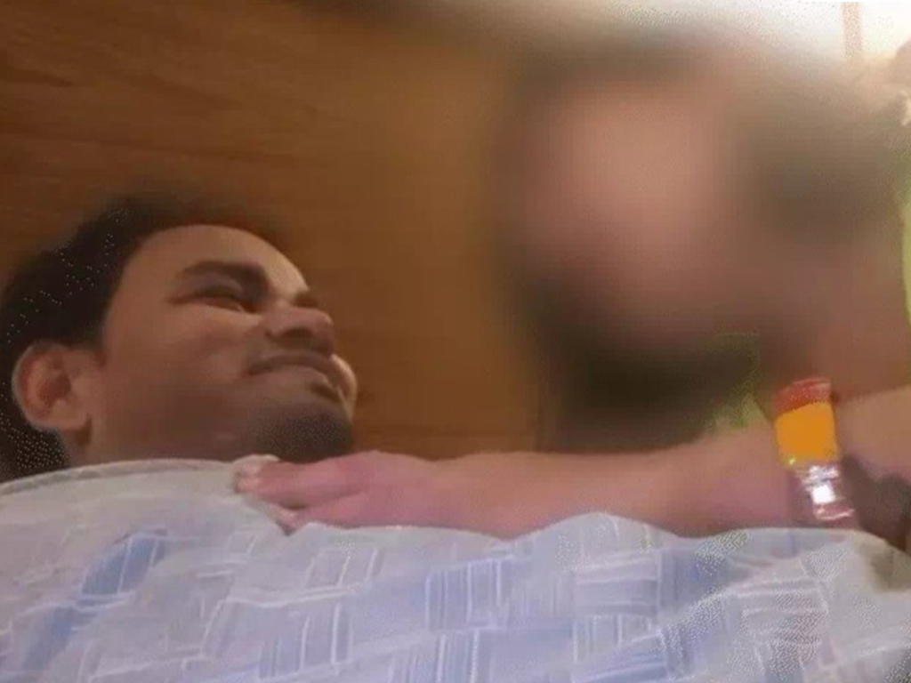 ग्वालियर में महिलाओं की गुप्त रिकॉर्डिंग का आरोप, मोबाइल में 50 से ज्यादा आपत्तिजनक क्लिप मिलने का दावा; पुलिस जांच में जुटी. ग्वालियर में महिलाओं की गुप्त रिकॉर्डिंग का आरोप, मोबाइल में 50 से ज्यादा आपत्तिजनक क्लिप मिलने का दावा; पुलिस जांच में जुटी.