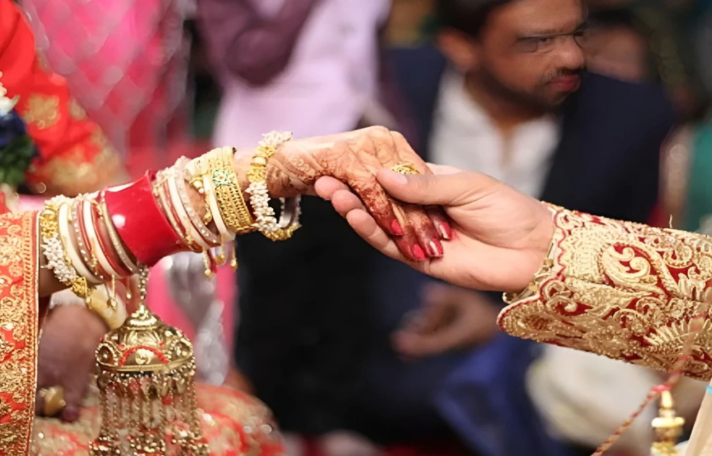 मिलने का मैसेज आया, रुबीना घर से निकली और फिर कभी नहीं लौटी… तीन दिन बाद गन्ने के खेत में मिला शव मिलने का मैसेज आया, रुबीना घर से निकली और फिर कभी नहीं लौटी… तीन दिन बाद गन्ने के खेत में मिला शव