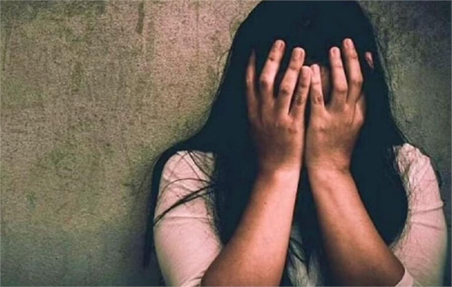दतिया: शादी का भरोसा देकर तीन साल तक साथ रहने का आरोप, कोर्ट मैरिज की बात पर युवक हुआ लापता. दतिया: शादी का भरोसा देकर तीन साल तक साथ रहने का आरोप, कोर्ट मैरिज की बात पर युवक हुआ लापता.