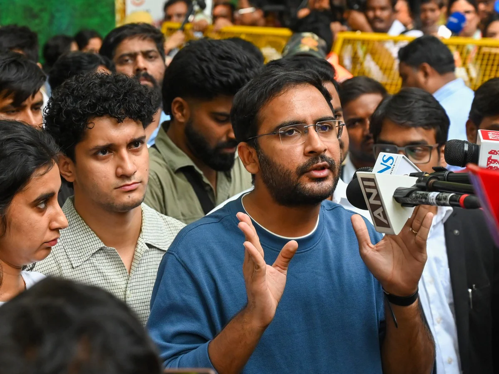कांग्रेस के मार्च में क्यों शामिल नहीं हुई कॉकरोच जनता पार्टी? आशुतोष रांका ने बताई वजह, पुलिस हिरासत का भी किया जिक्र कांग्रेस के मार्च में क्यों शामिल नहीं हुई कॉकरोच जनता पार्टी? आशुतोष रांका ने बताई वजह, पुलिस हिरासत का भी किया जिक्र